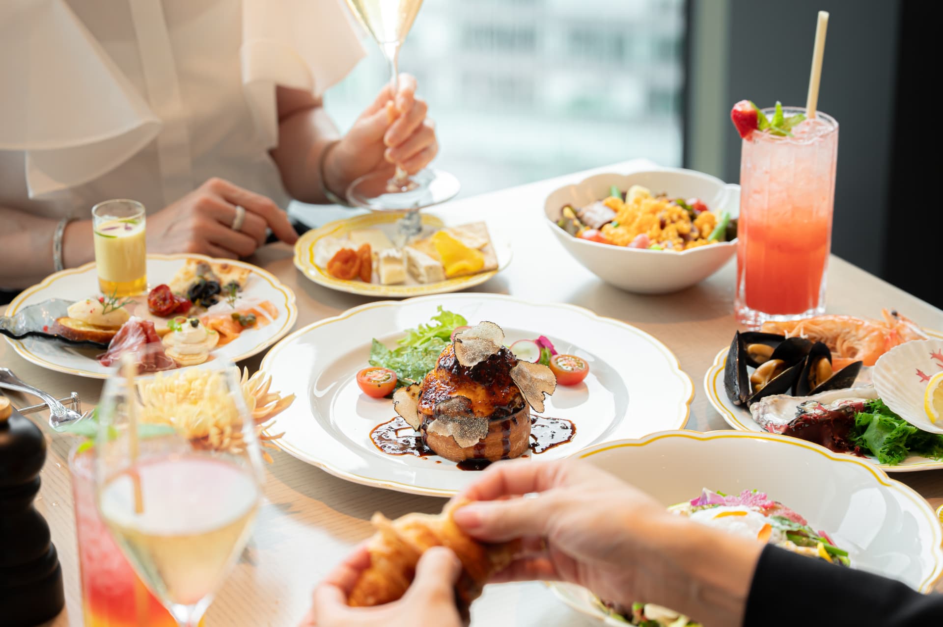「＜お盆期間＞スペシャルパフォーマンス開催　ジョリーシグネチャーブランチ」
