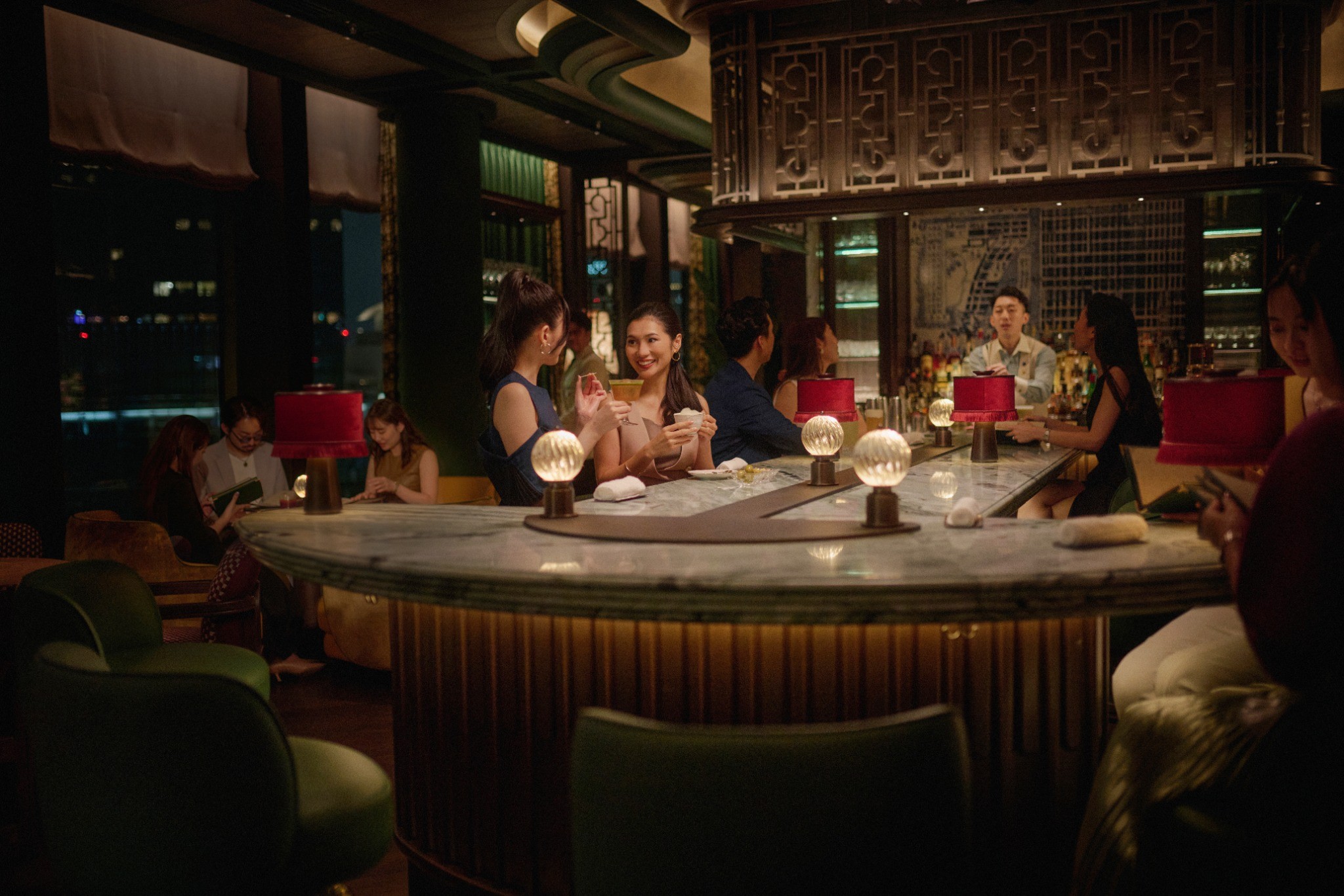 カウンター席(8席)